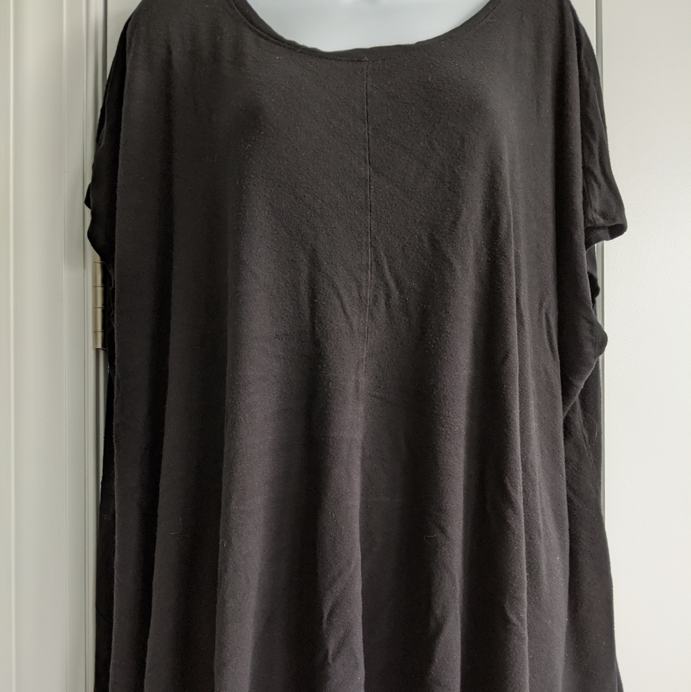 Black cap sleeve t shirt.